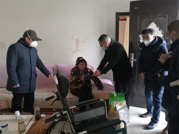 田山村慰問困難群眾 1.jpg